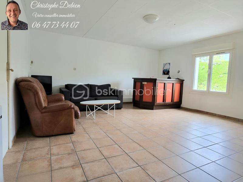 Maison traditionnelle - 207 m² - 7 pièces