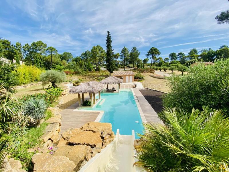 Propriété - 237 m² - 8 pièces