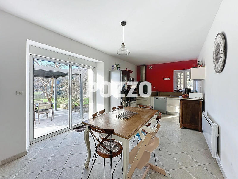 Maison - 225 m² - 10 pièces