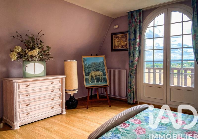 Maison - 230 m² - 8 pièces