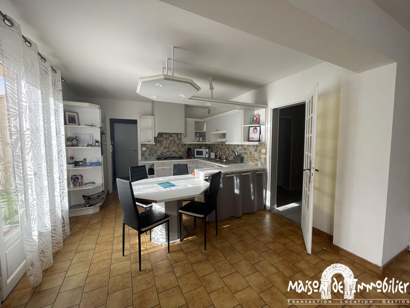 Maison - 185 m² - 8 pièces