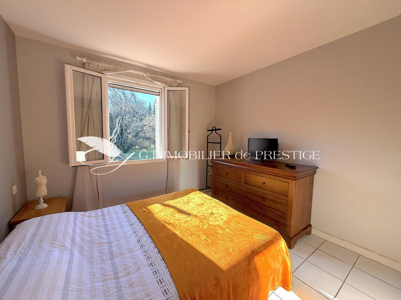 Propriété - 275 m² - 9 pièces