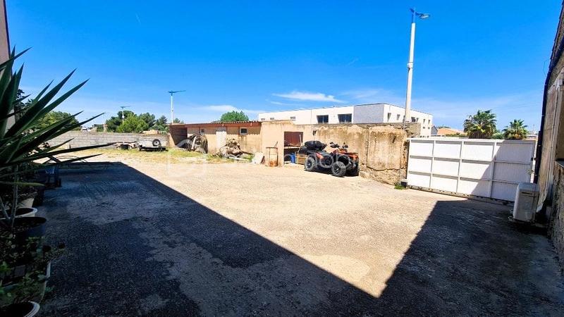 Parking / Garage - 620 m²