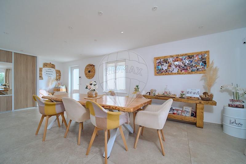 Maison - 180 m² - 6 pièces