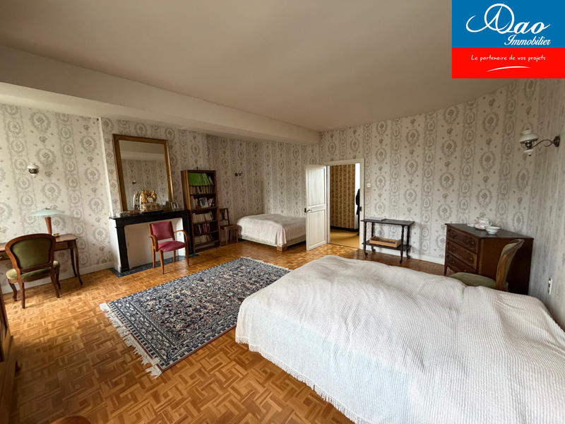 Maison - 240 m² - 9 pièces