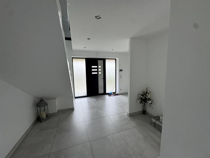 Maison - 230 m² - 8 pièces