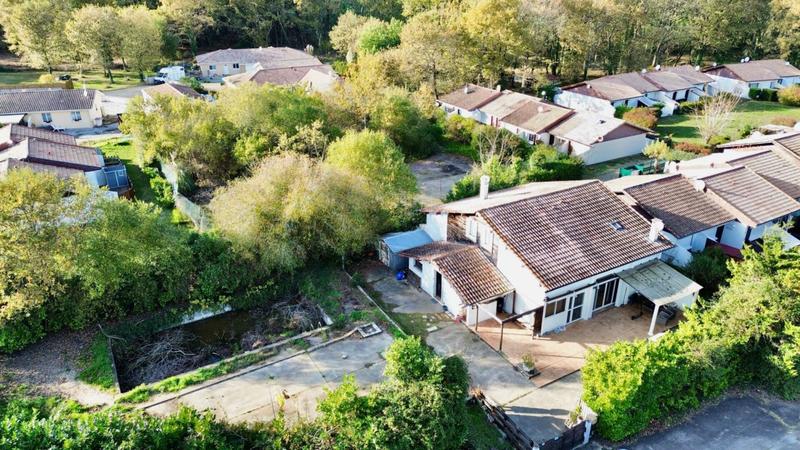 Maison - 180 m² - 7 pièces