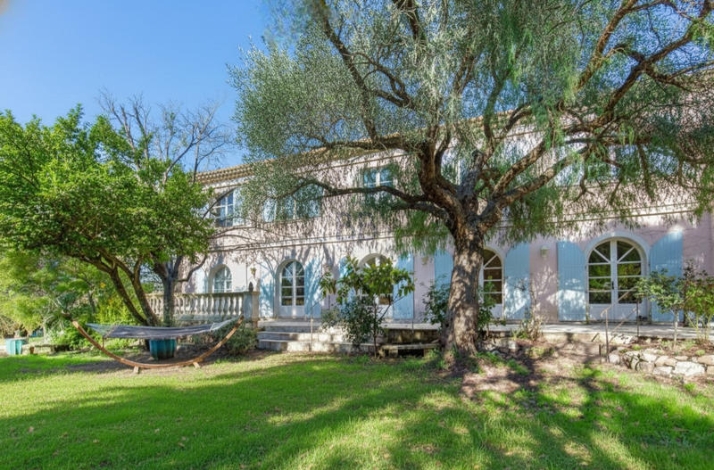 Villa - 273 m² - 8 pièces