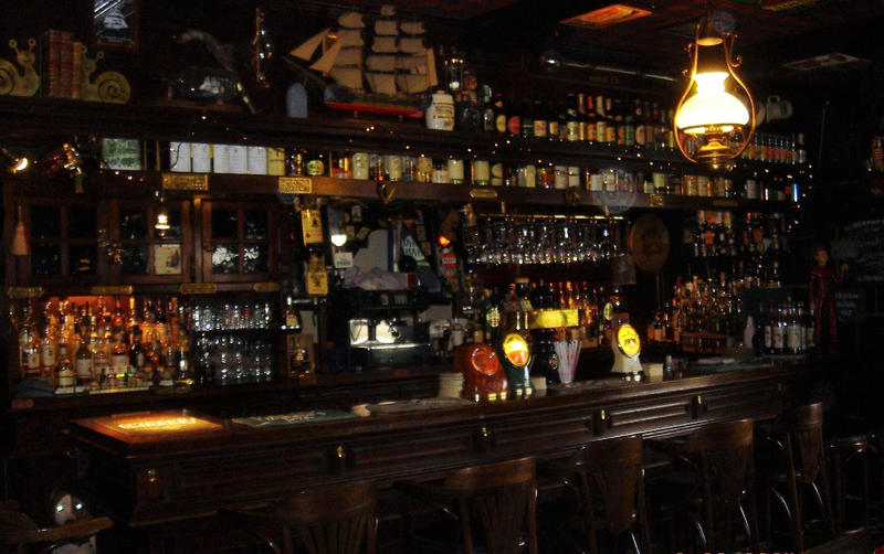 Local commercial - 200 m² - 8 pièces