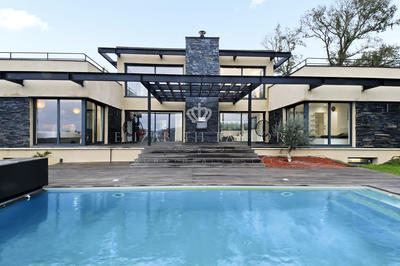 Propriété - 310 m² - 10 pièces