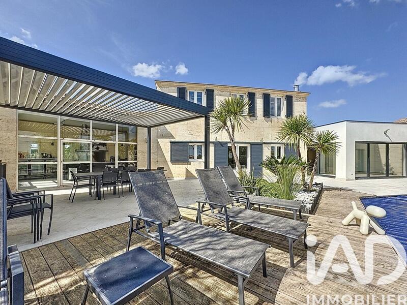 Maison - 230 m² - 6 pièces