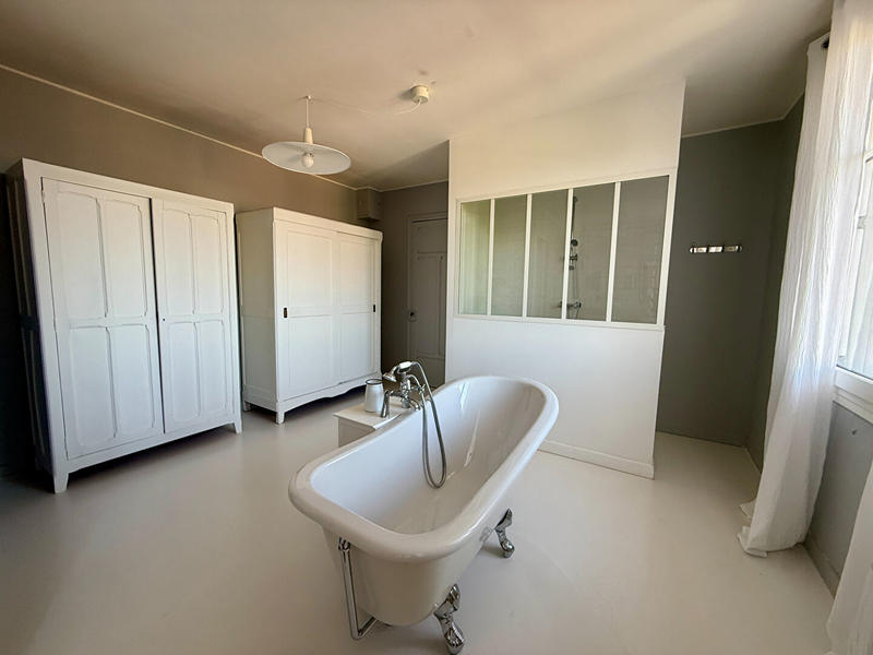 Maison - 292 m² - 10 pièces