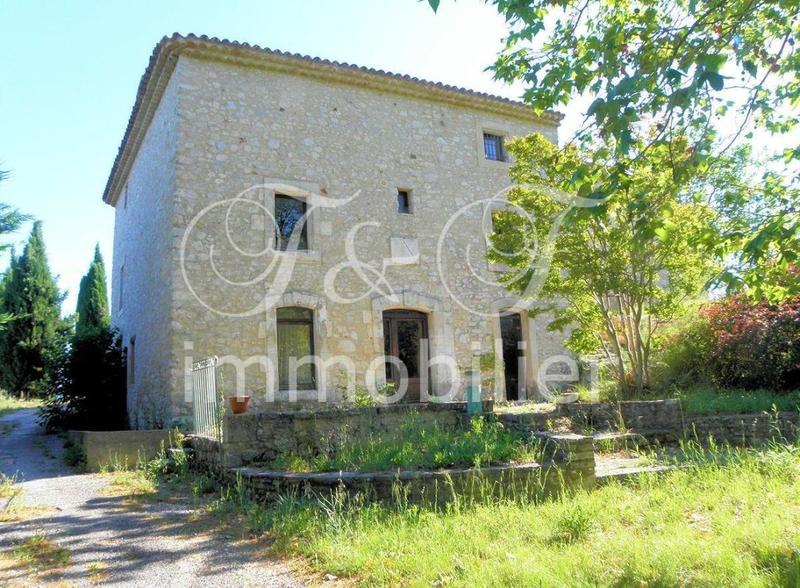 Propriété - 3 000 m²