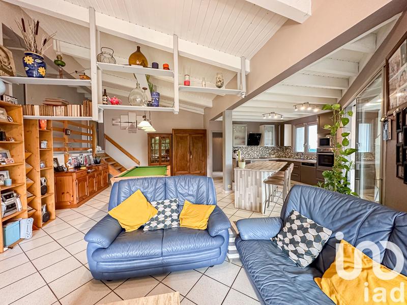 Maison - 220 m² - 9 pièces