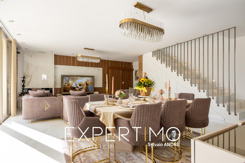 Maison - 230 m² - 9 pièces