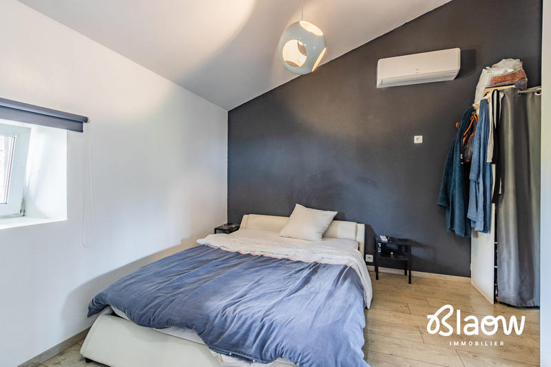 Maison contemporaine - 215 m² - 11 pièces