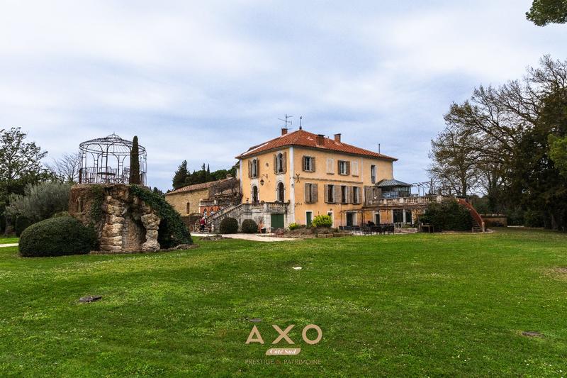 Demeure - 1 020 m² - 33 pièces