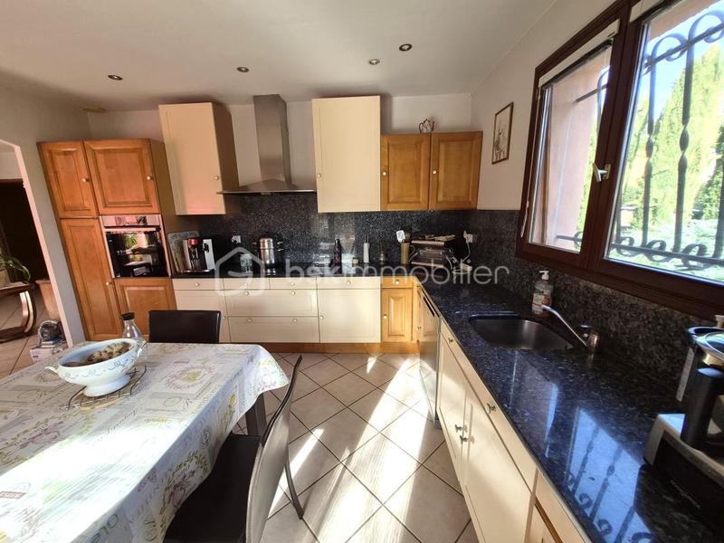 Maison - 140 m² - 5 pièces