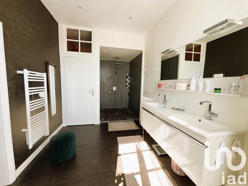 Maison - 372 m² - 12 pièces