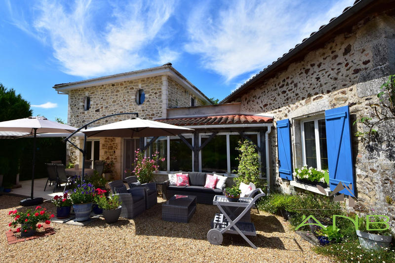 Maison - 157 m² - 8 pièces