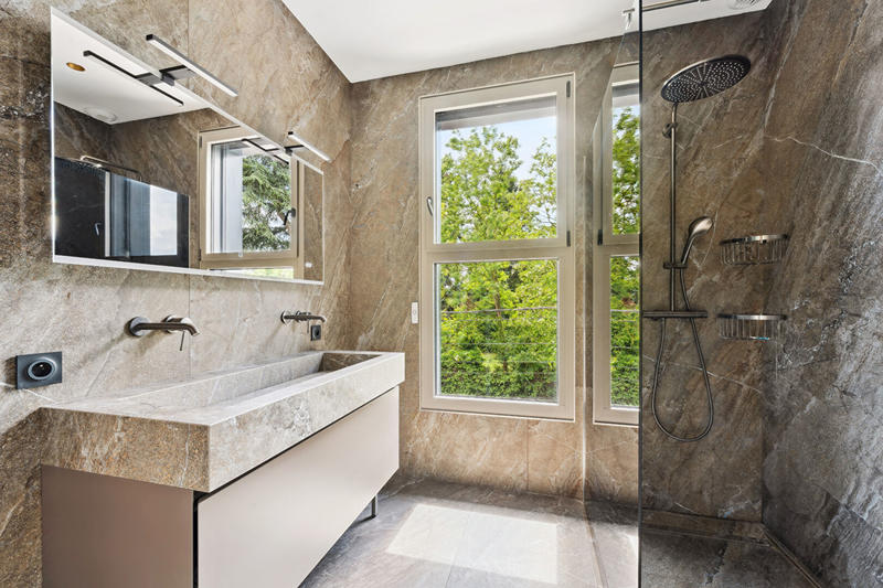 Maison - 270 m² - 7 pièces