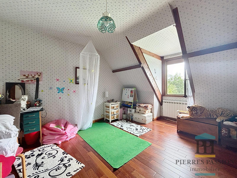 Maison - 221 m² - 7 pièces