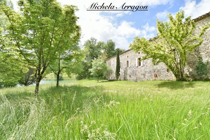 Maison en pierre - 252 m² - 5 pièces