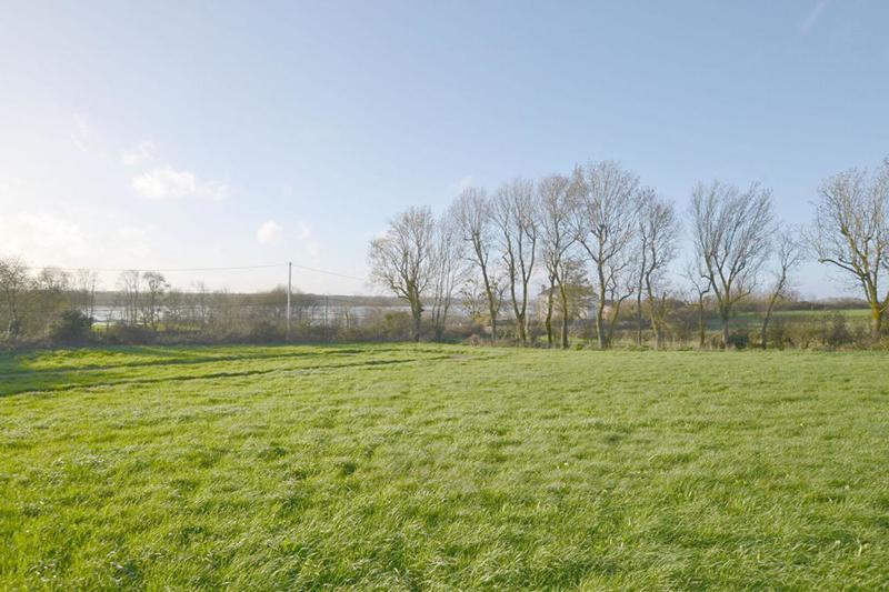 Terrain constructible - 1 800 m²