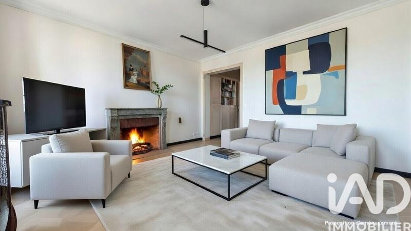 Maison - 250 m² - 9 pièces