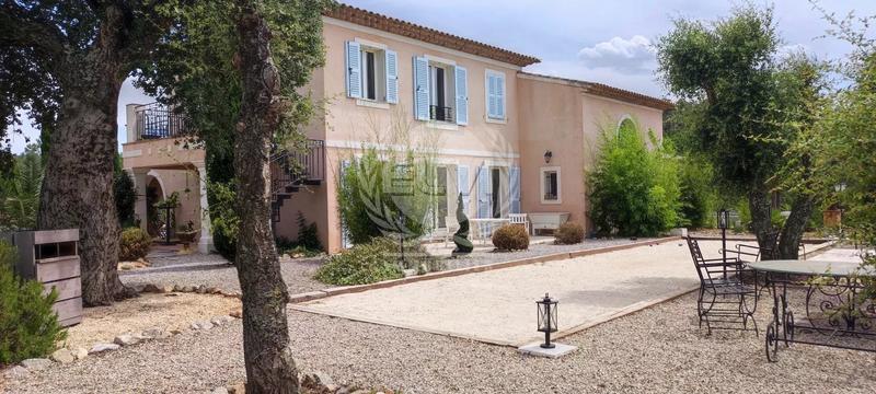 Maison - 290 m² - 8 pièces