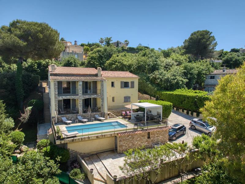 Propriété - 255 m²