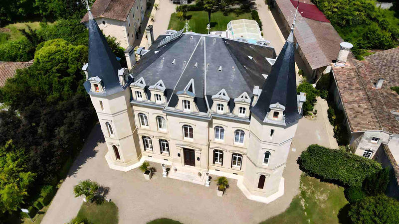 Château - 1 500 m² - 25 pièces