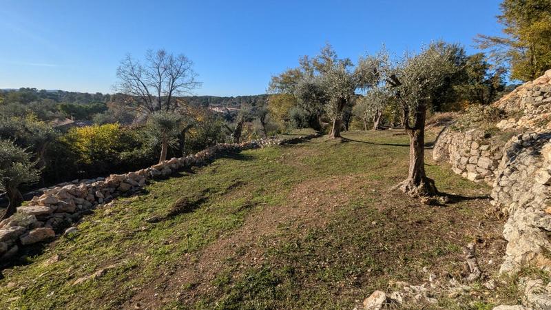Terrain - 1 800 m²
