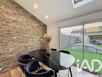 Maison - 96 m² - 5 pièces