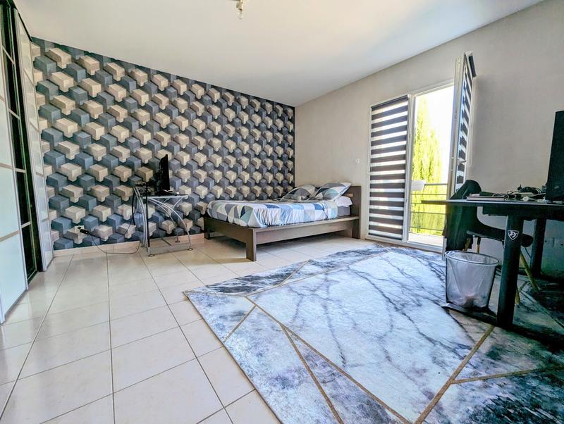 Maison - 355 m² - 8 pièces