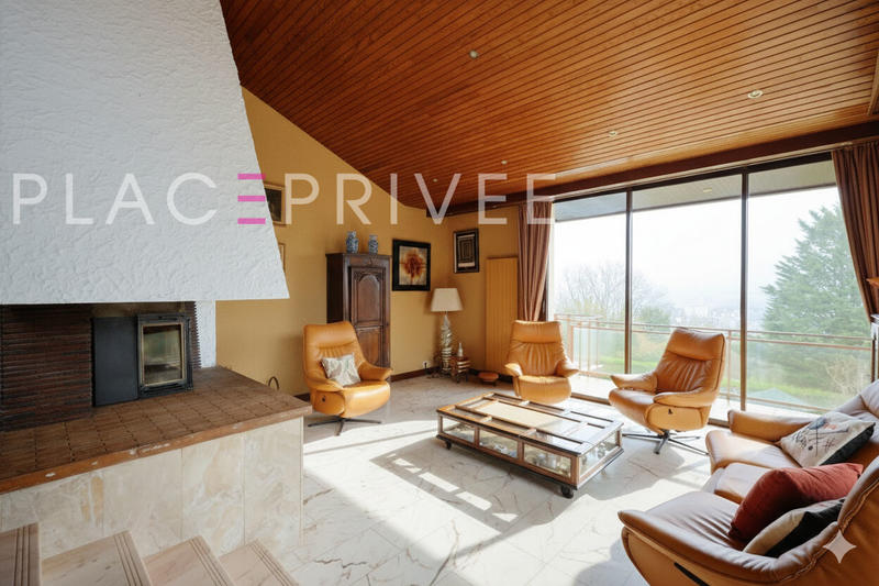 Maison - 338 m² - 12 pièces