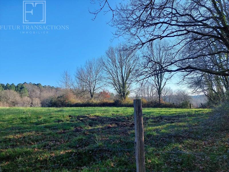 Terrain constructible - 1 600 m²