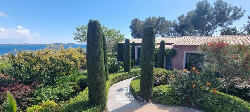 Maison - 372 m² - 10 pièces