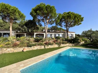 Maison - 280 m² - 8 pièces