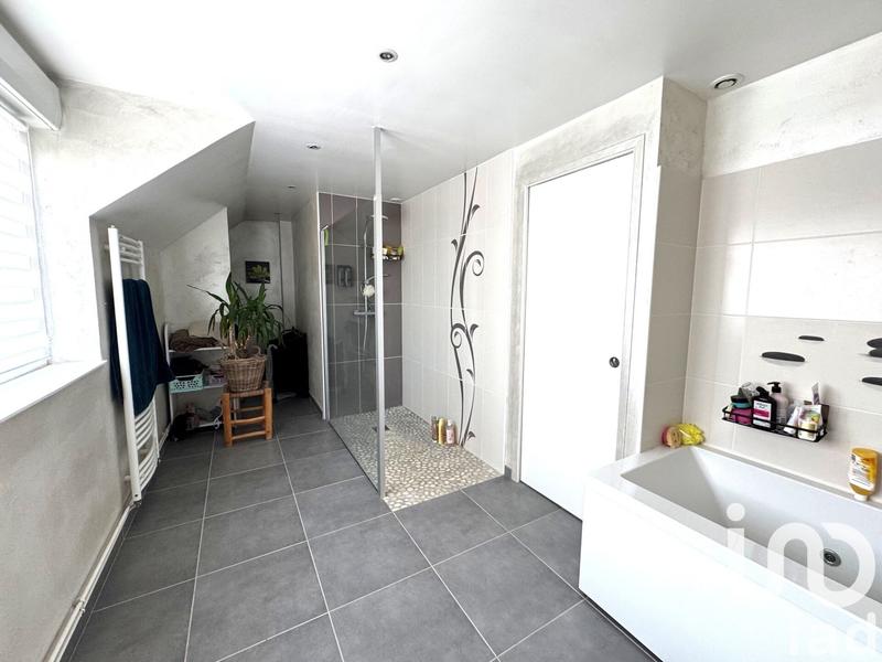 Maison - 180 m² - 5 pièces