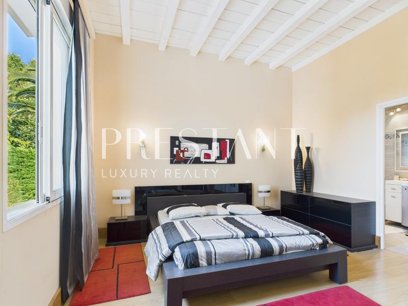 Maison - 294 m² - 9 pièces
