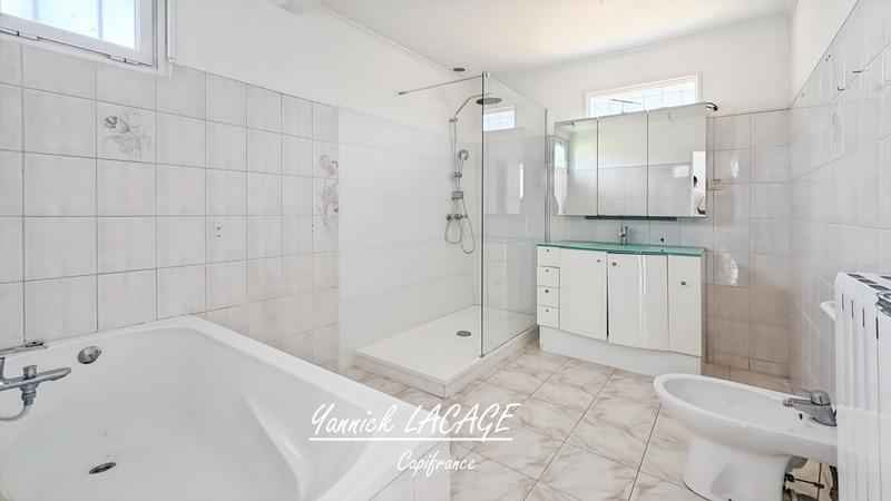 Maison - 195 m² - 8 pièces