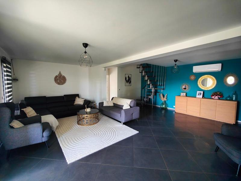 Maison - 160 m² - 6 pièces