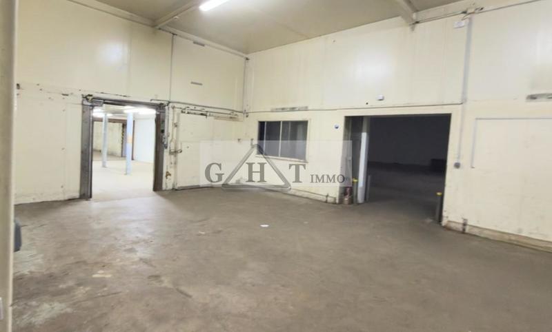 Entrepôt - 1 965 m²