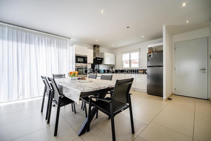 Maison - 95 m² - 4 pièces