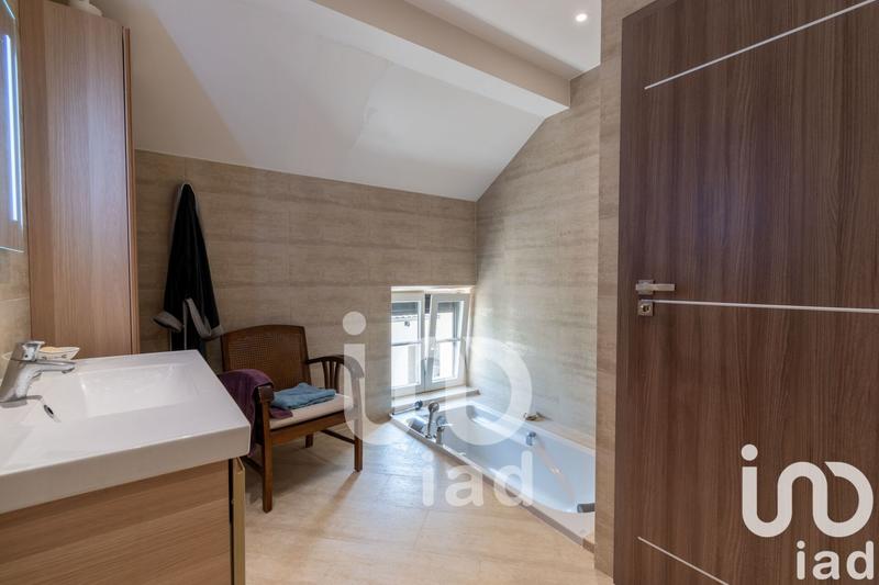 Maison - 216 m² - 8 pièces