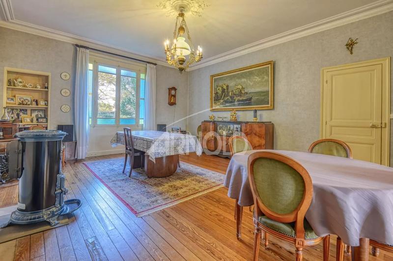 Maison - 286 m² - 13 pièces