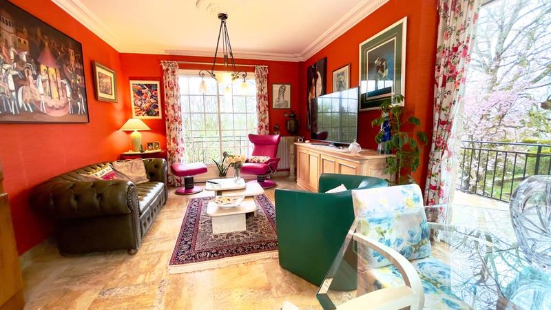 Propriété - 257 m² - 9 pièces