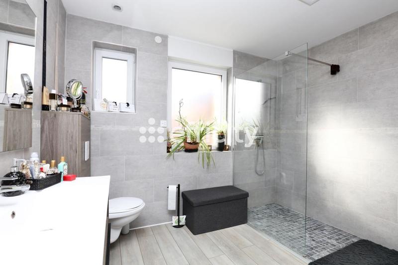 Maison - 186 m² - 7 pièces