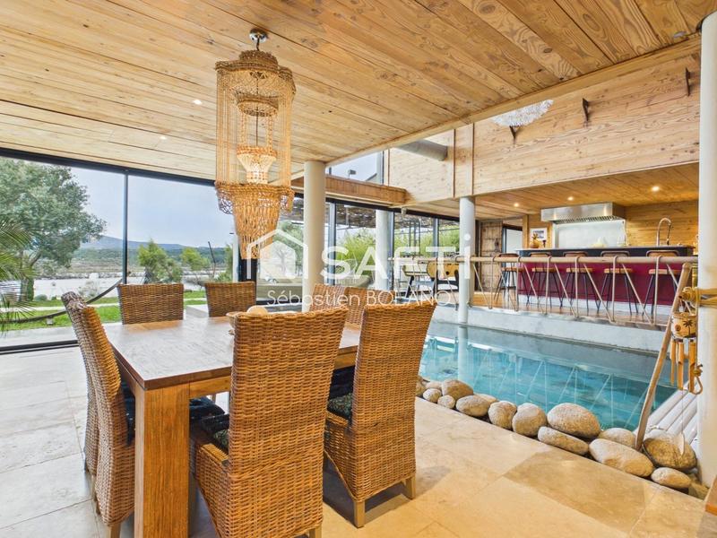 Maison - 231 m² - 5 pièces